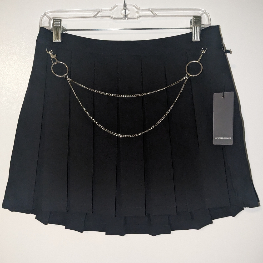 NWT Forever 21 Black Pleated Skirt with Chain